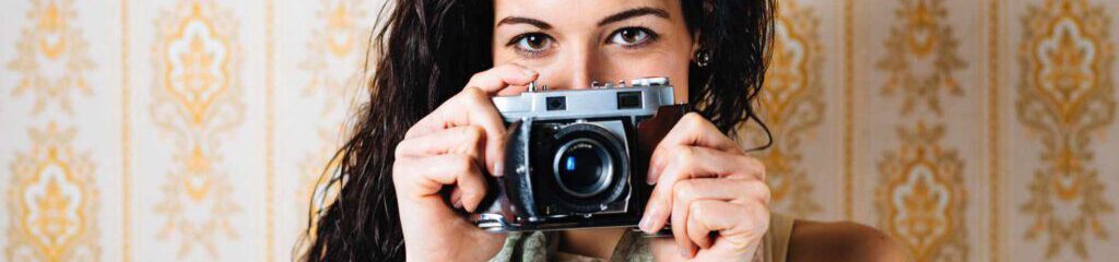 Frau mit Kamera